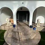 Villa Large In Maspalomas With Huge Private Pool, Jacuzzi & Gym