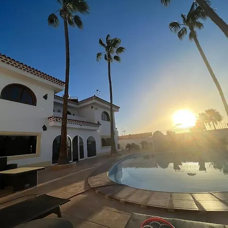 Villa Large With Huge Private Pool, Jacuzzi, & Gym