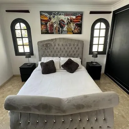 Large In Maspalomas With Huge Private Pool, Jacuzzi & Gym Villa