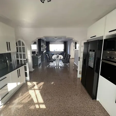 Large In Maspalomas With Huge Private Pool, Jacuzzi & Gym *