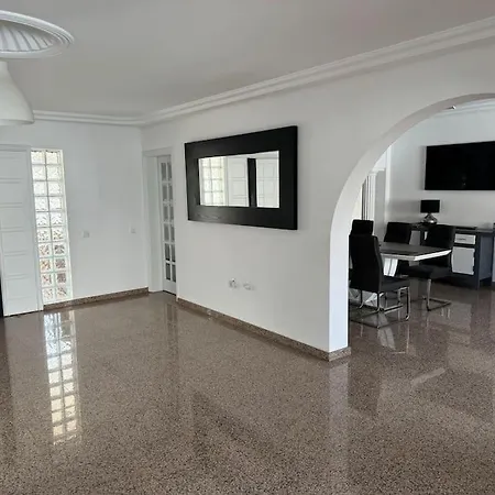 Large In Maspalomas With Huge Private Pool, Jacuzzi & Gym