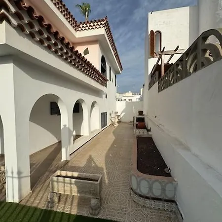 Villa Large In Maspalomas With Huge Private Pool, Jacuzzi & Gym *