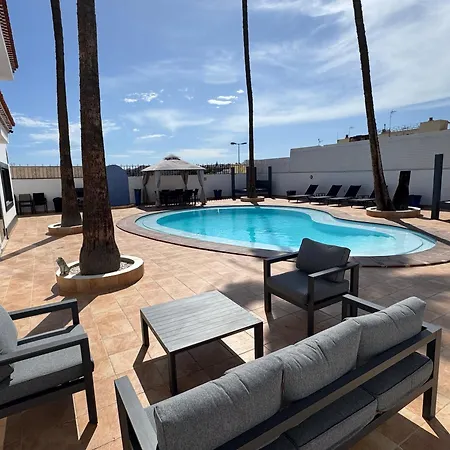 Large In Maspalomas With Huge Private Pool, Jacuzzi & Gym Villa *