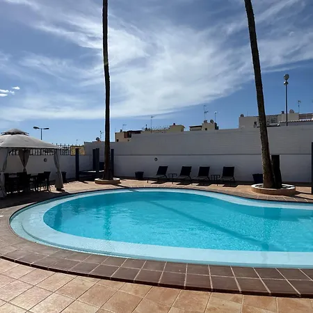 Large In Maspalomas With Huge Private Pool, Jacuzzi & Gym