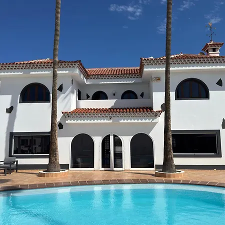 Villa Large In Maspalomas With Huge Private Pool, Jacuzzi & Gym *