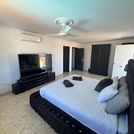 Large In Maspalomas With Huge Private Pool, Jacuzzi & Gym Villa San Bartolome de Tirajana (Gran Canaria)
