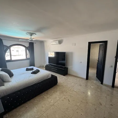 Villa Large In Maspalomas With Huge Private Pool, Jacuzzi & Gym *
